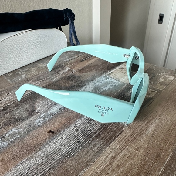 Prada sunglasses - Picture 2 of 5